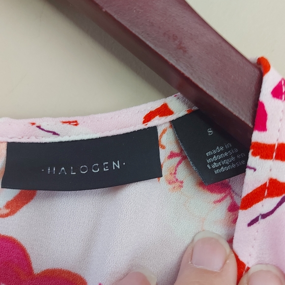 Halogen cap sleeve floral top - Picture 8 of 10